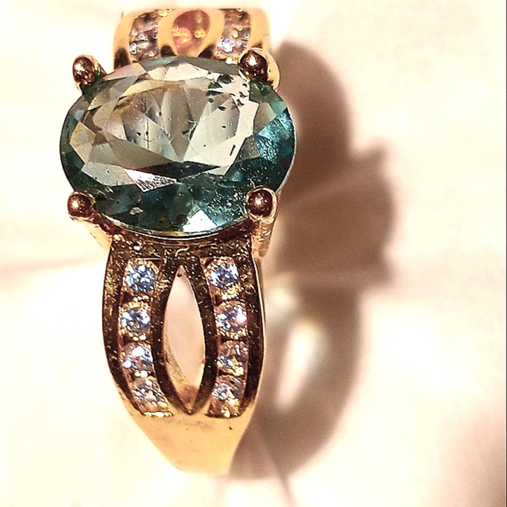 Aquamarine, blueish color, in gold plate